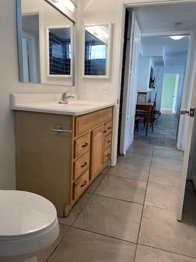 Foto del edificio - Two Bedroom In University Heights Coming S...