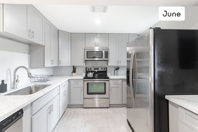 Foto del edificio - ROOM ONLY in 3-bed/2.0-bath Home