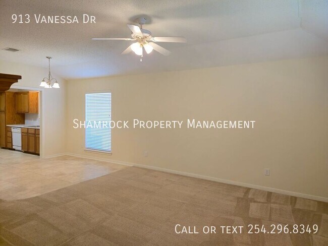 Foto del edificio - Hewitt Duplex!