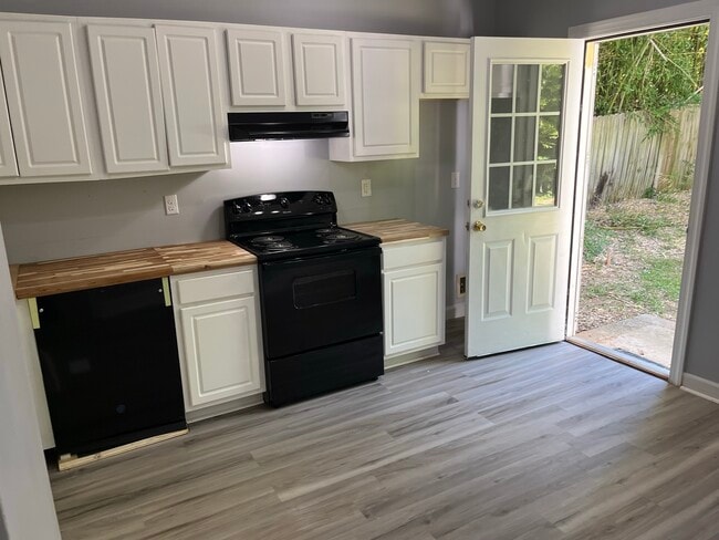 Foto del edificio - 901 Marlborough Rd