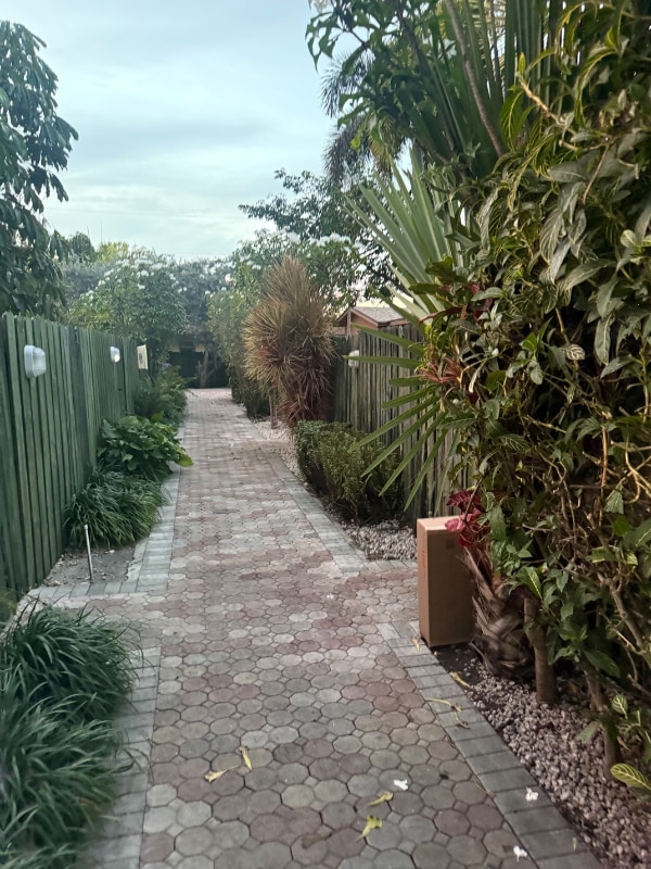 Foto del edificio - 1351 Holly Heights Dr