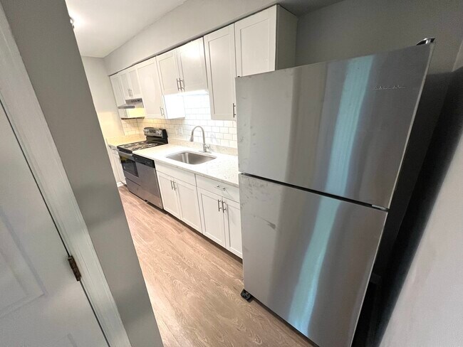 Appliances have never been used, still have plastic protection - 2030 Quaker Landing