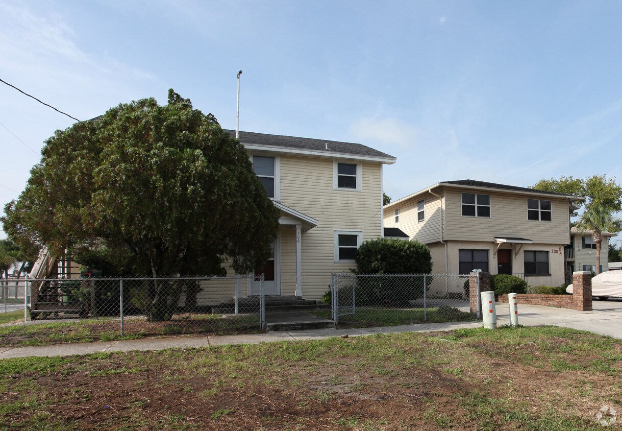 Building Photo - 706 N 2nd Ave