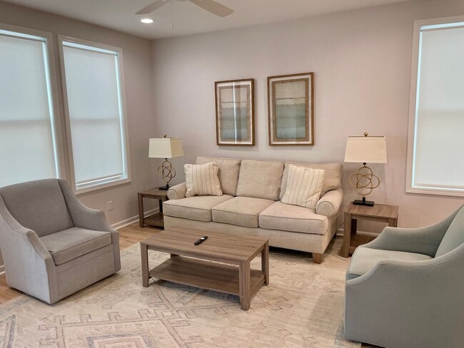 Photo - Great 5 Bedroom in Oxford Commons Apartment