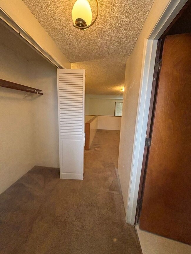 Building Photo - 462 W 11th Alley