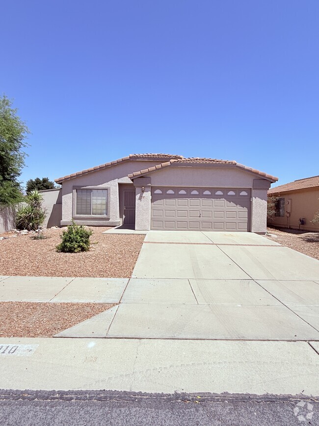 Building Photo - 8010 N Siskiyou Dr