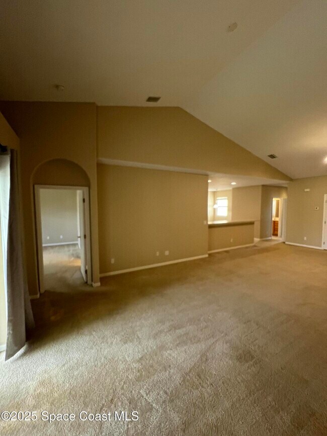 Building Photo - 1040 Venetian Dr