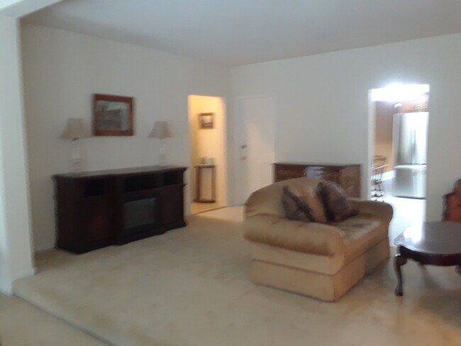Foto del edificio - 629 Clay Ave