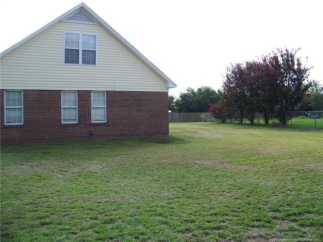 Building Photo - 190 Finch Rd