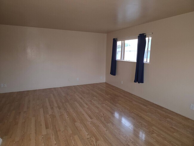 Foto del edificio - 3704 Sapphire Dr