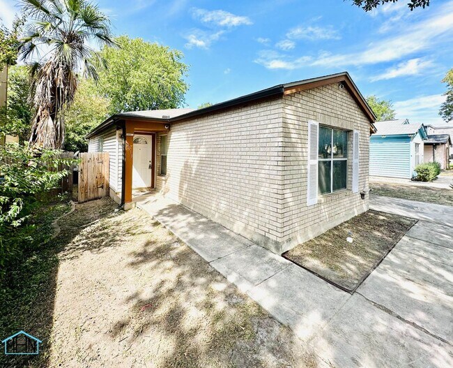 Building Photo - Charming & Move-In Ready 3-Bedroom Home wi...