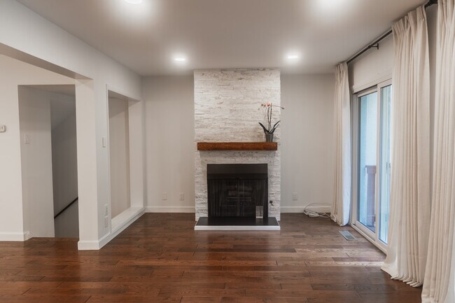 Foto del edificio - 1613 Valencia Way