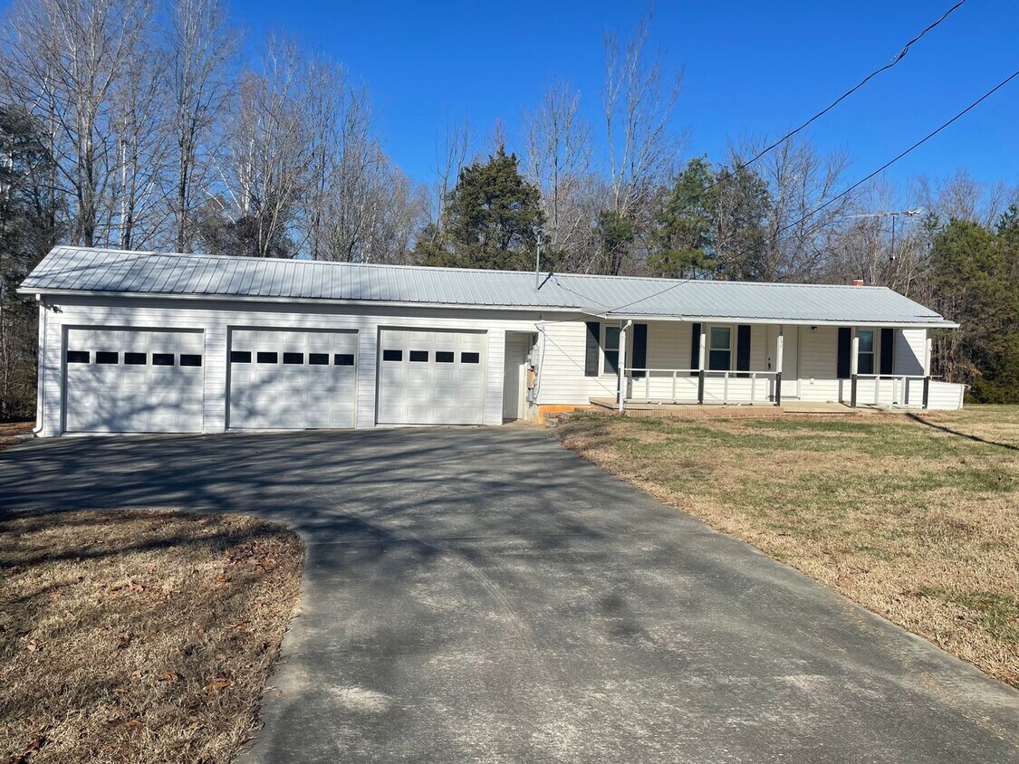 Primary Photo - 2 Bed, 2 Bath newly renovated home located...