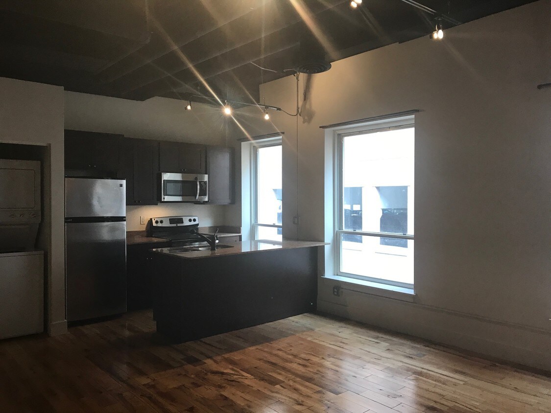 Foto principal - 190 Monroe Ave NW