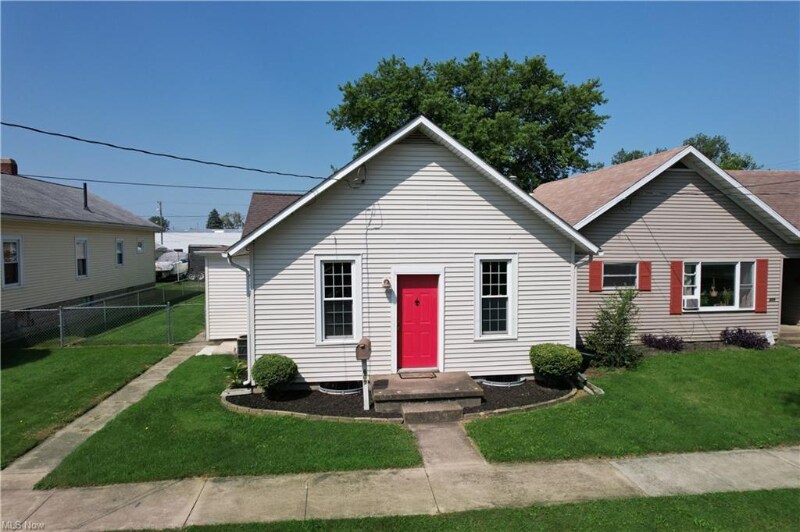 Primary Photo - 609 Broadway St