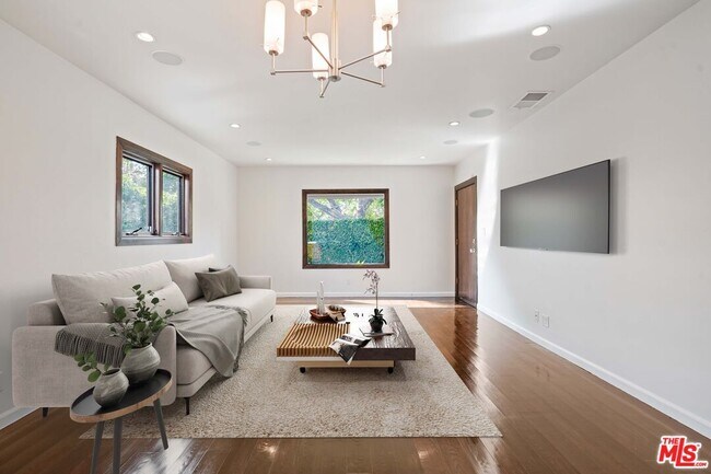 Foto del edificio - 458 N La Jolla Ave