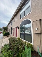 Building Photo - 613 Casa Park N Ct