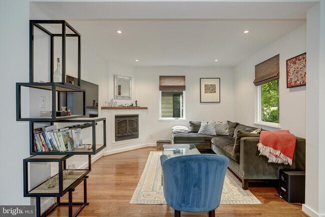 Foto del edificio - 4348 River Rd NW