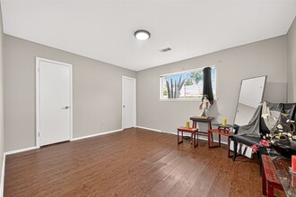 Building Photo - 11826 Oceanview St