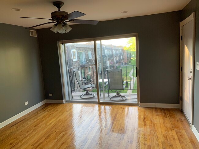 Building Photo - 9402 Bay Colony Dr Unit 3W