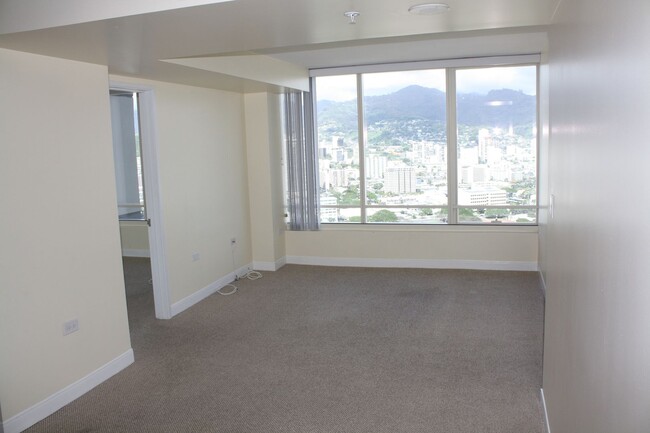 Building Photo - Luxurious Condo with Mountain Views