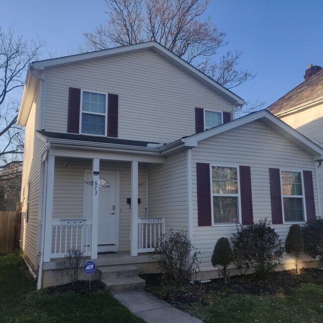 Building Photo - 673 Gilbert St