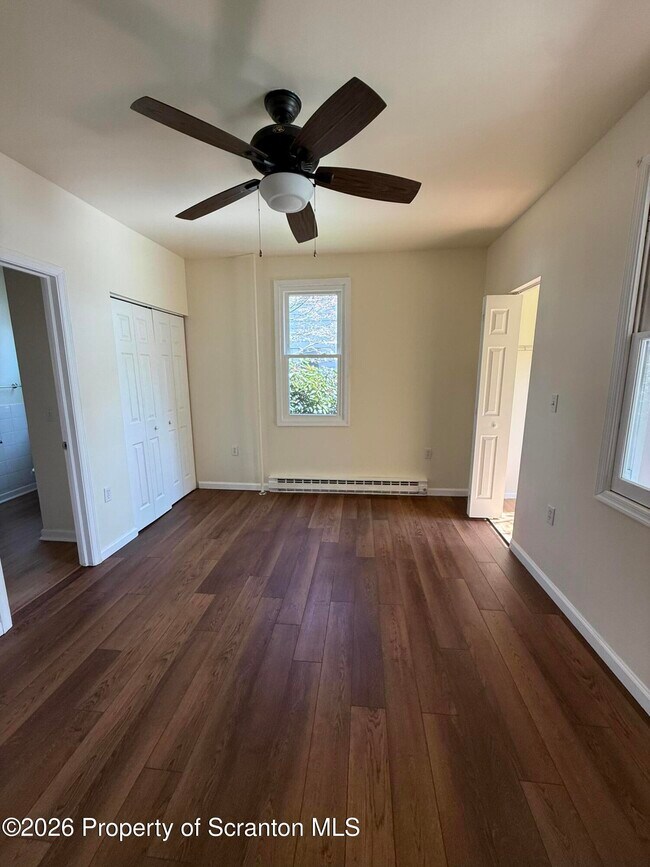 Foto del edificio - 1042 Taylor Ave