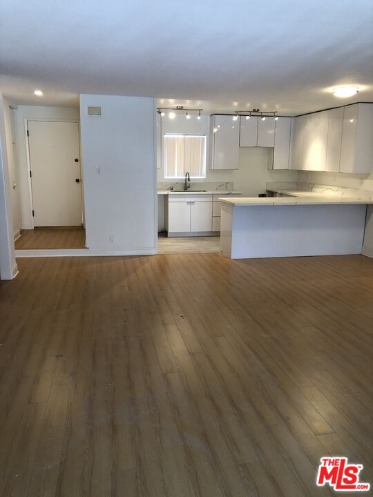 Building Photo - 15516 Sunset Blvd