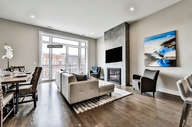 Photo - 815 N Paulina St Apartments