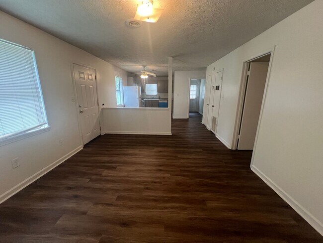 Foto del edificio - Two bedroom duplex on Eastside