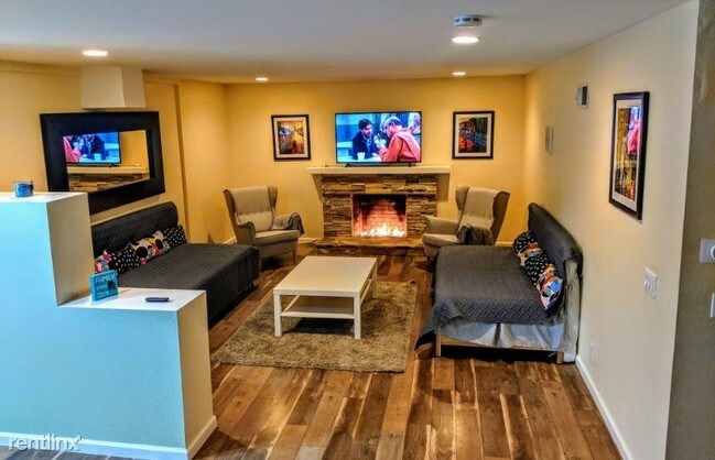 Building Photo - 4 br, 3 bath House - 1548 E San Carlos Pl