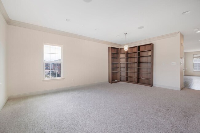 Foto del edificio - Beautiful 3 BR/2.5 BA EOG Townhome in Hist...