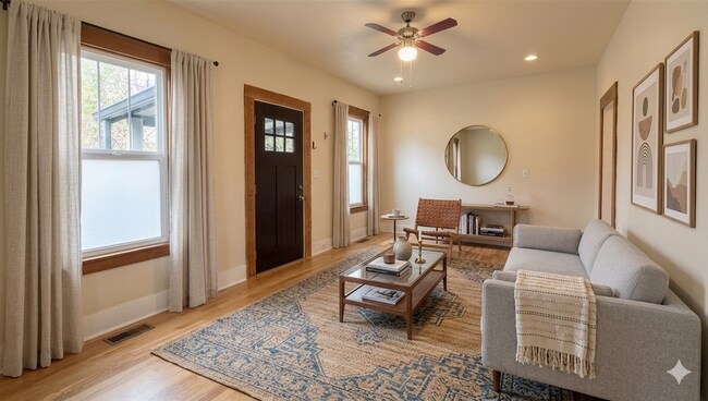 Foto del edificio - Character-Rich 1912 Home in North Portland – Spacious 2 Bed / 1 Bath
