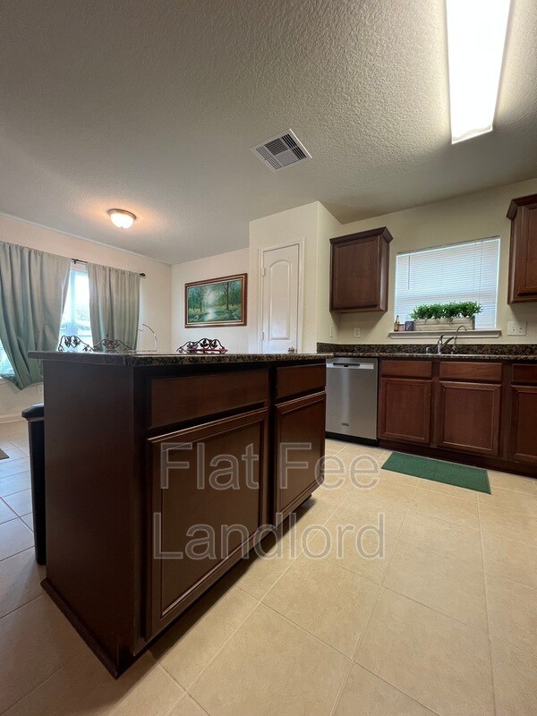 Foto del edificio - 2331 Golden Brandy Ln