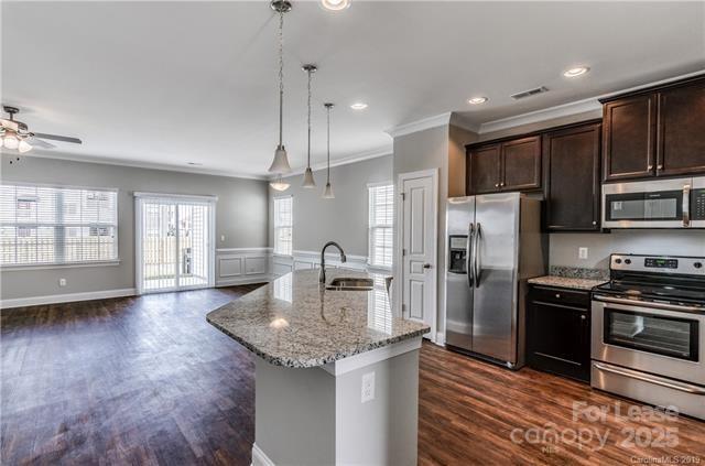 Foto del edificio - 362 Halton Crossing Dr SW