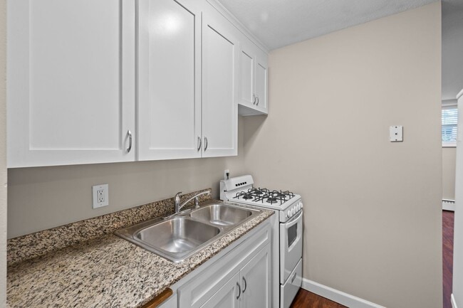 Building Photo - Spacious 1BR/1Bath apartment available Now!
