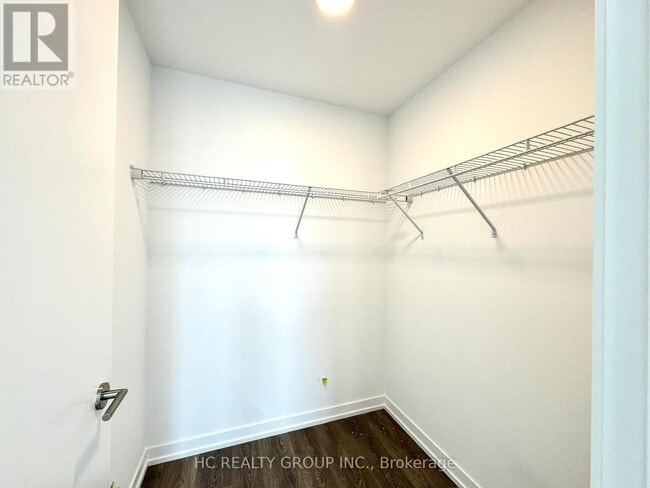 Building Photo - 8 Beverley Glen Blvd