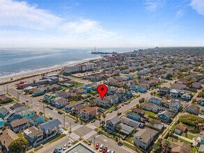 Building Photo - 3615 1/2 Ursuline St