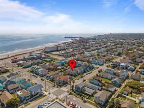 Building Photo - 3615 1/2 Ursuline St