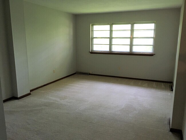 Building Photo - 4208 W Rollins Rd