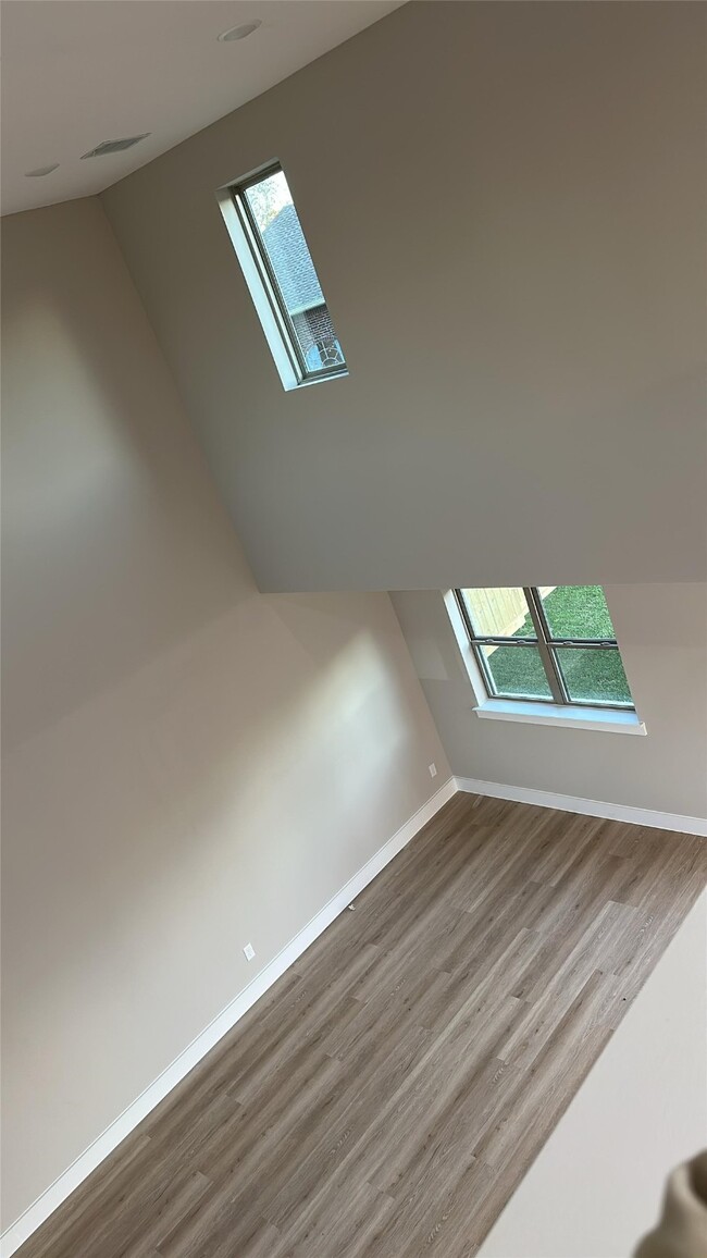 Building Photo - 20003 Venetto St