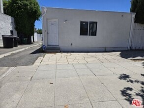 Building Photo - 300 S La Peer Dr