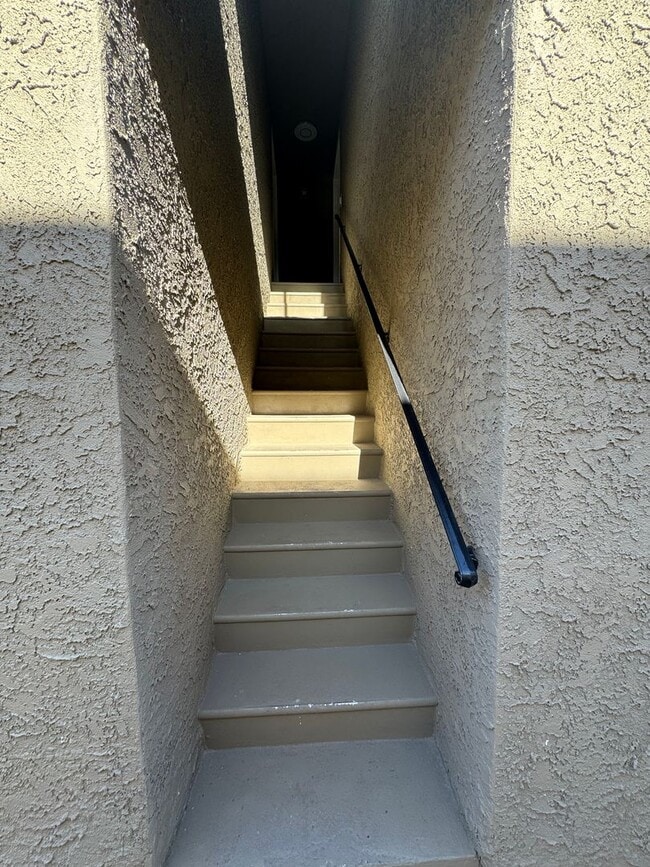 Building Photo - 922 Benito Ave