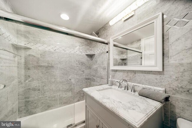 Foto del edificio - 224-30 W Rittenhouse Square