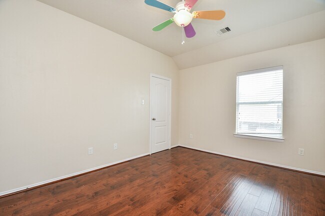 Foto del edificio - 5327 Laura Lee Ln