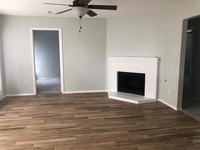 Building Photo - 5210 Whitehaven Dr
