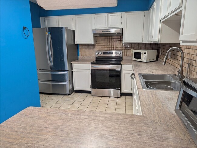 Building Photo - 6223 Gladewell Dr