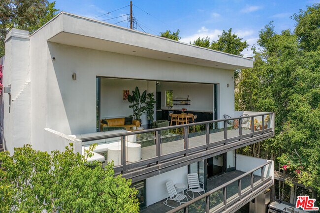 Building Photo - 2300 Ronda Vista Dr
