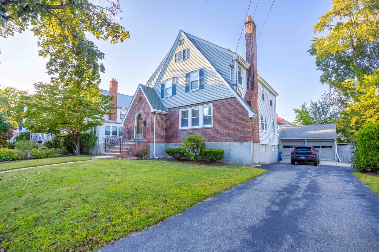 Primary Photo - 105 Oakdale Rd