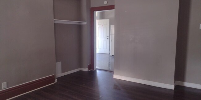 Building Photo - 869 Kenneth Ave